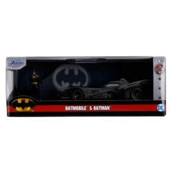 Jada - Batmobil 1989 Mit Batman-Figur - 1:32 11 Jada - Batmobil 1989 Mit Batman-Figur - 1:32 -Geschäft Zur Auswahl Von Modespielzeugen 227070 4006333069734 dickie batmobil batman 1989 09