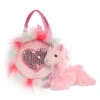 Aurora Plüsch Lama - Mit Tasche Pink 1 Aurora Plüsch Lama - Mit Tasche Pink -Geschäft Zur Auswahl Von Modespielzeugen 239613 4016096442224 aurora pluesch lama in tasche5